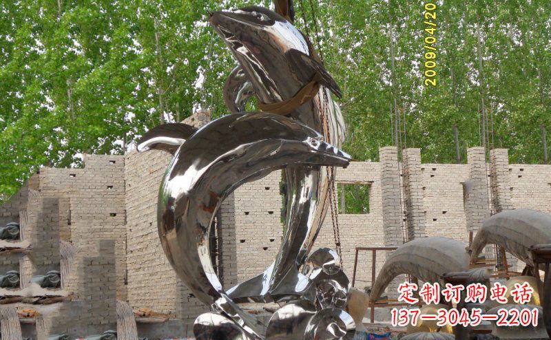 太原海豚之美不锈钢海边雕塑
