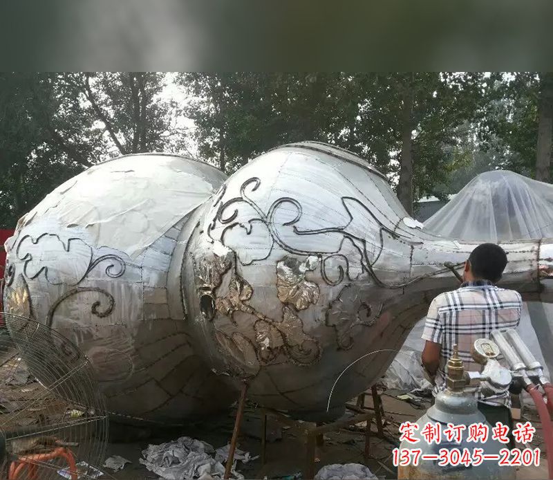 太原不锈钢葫芦雕塑精美绝伦