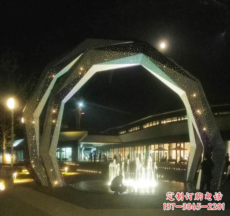太原不锈钢户外拱门雕塑精美线条点缀美景