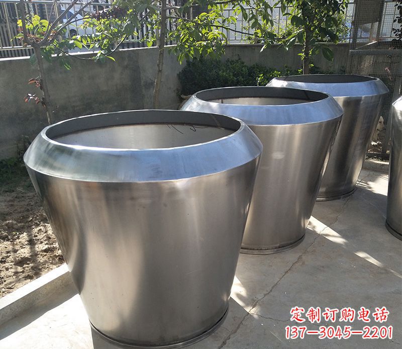 太原不锈钢花盆雕塑给你的家园增添一份独特的美