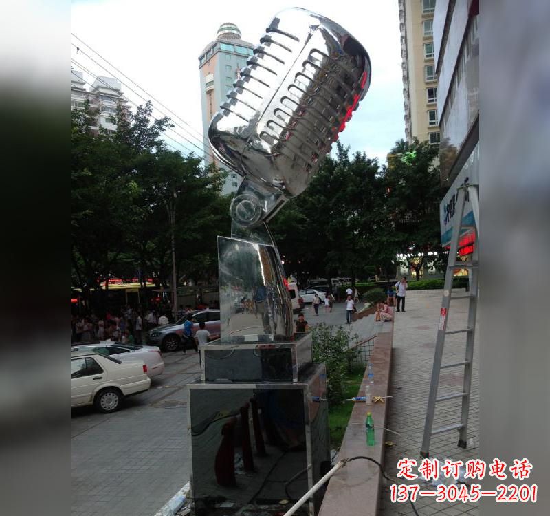 太原不锈钢话筒雕塑高贵而又精致