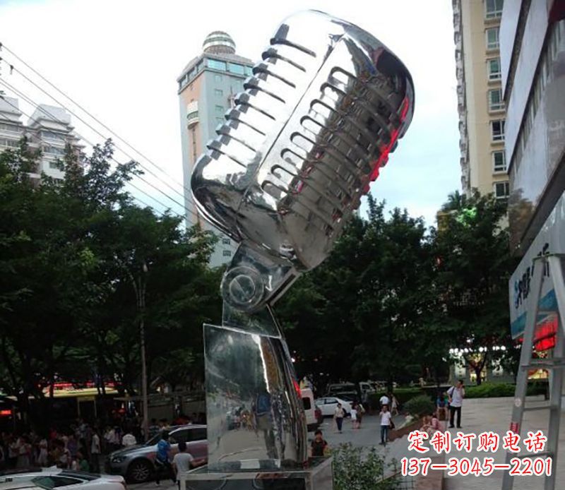 太原不锈钢话筒雕塑象征传统文化和新时代