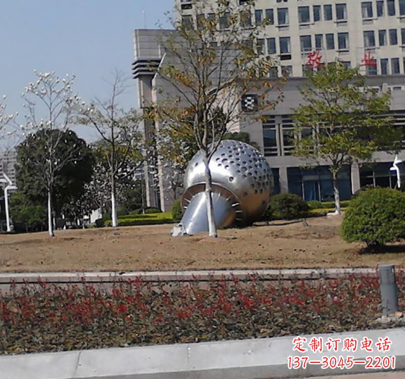 太原不锈钢话筒雕塑简约而又具有现代感