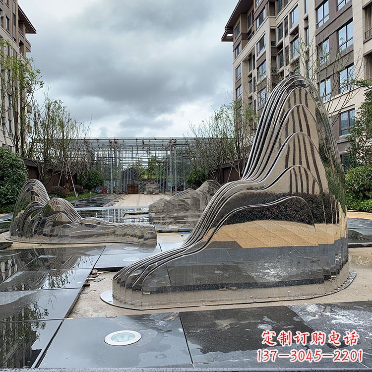 太原不锈钢镜面假山雕塑给城市带来灵动之美