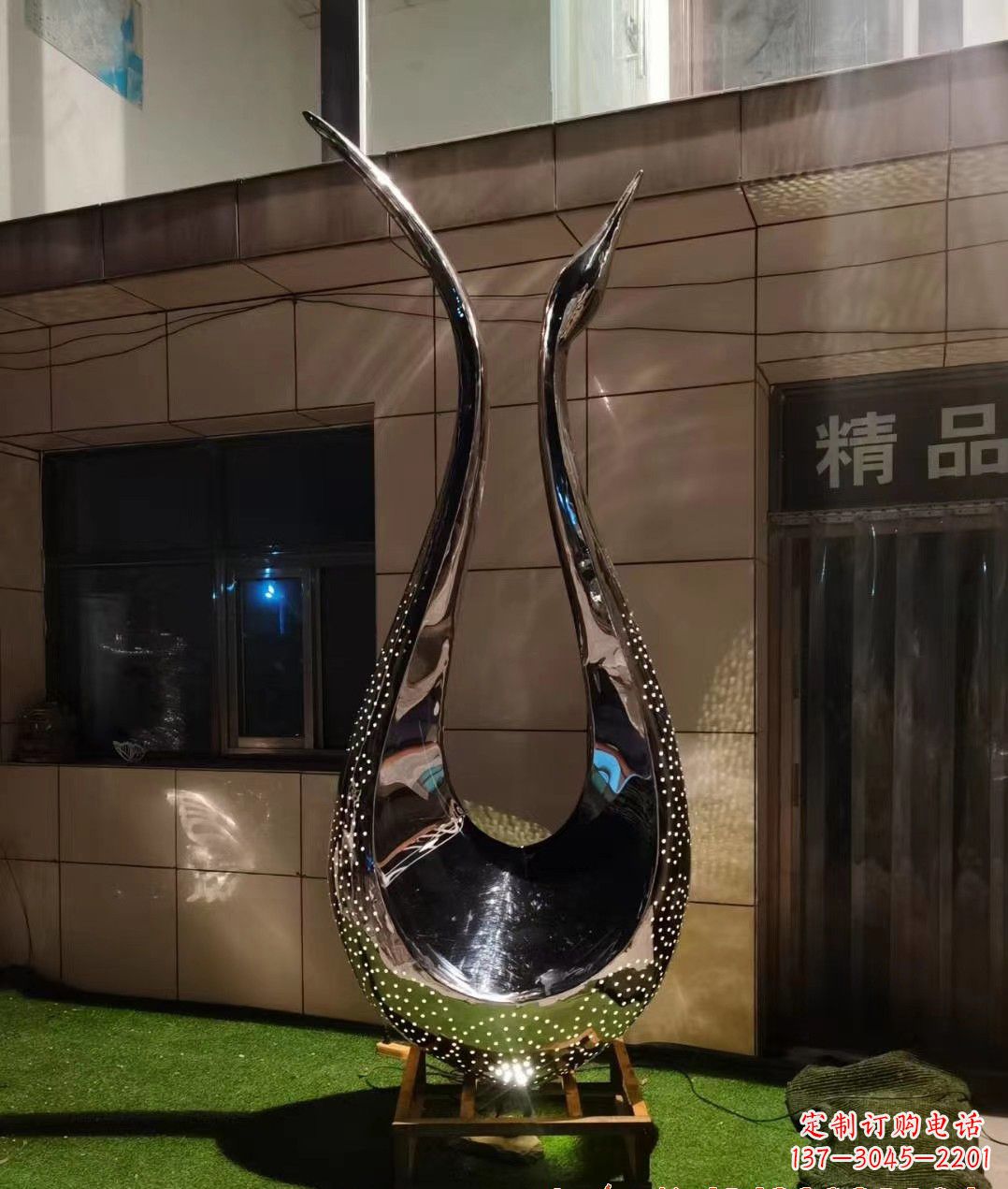 太原不锈钢镜面天鹅雕塑——象征着美丽与坚强