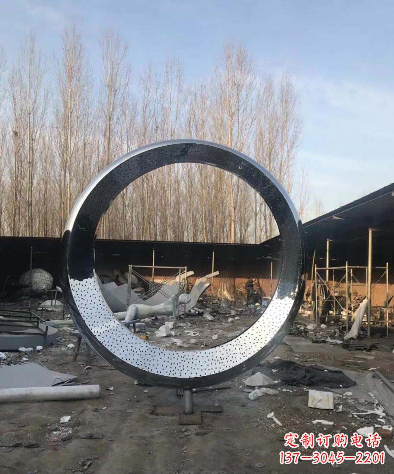 太原不锈钢圆环雕塑抽象美的体现