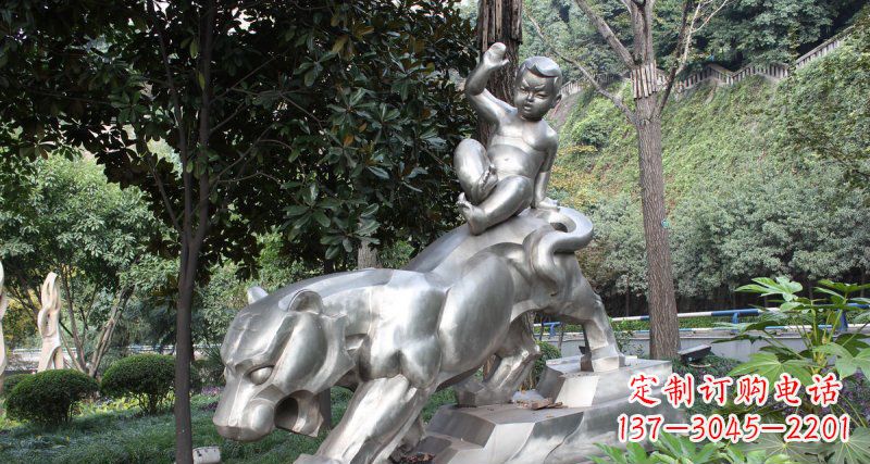 太原不锈钢老虎雕塑美丽而又可爱