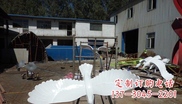 太原不锈钢老鹰雕塑美丽的象征