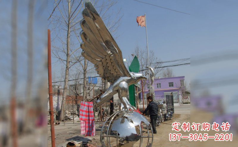 太原不锈钢老鹰雕塑象征力量与美丽