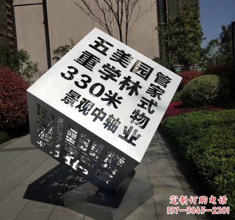 太原精致而经典不锈钢立体魔方雕塑