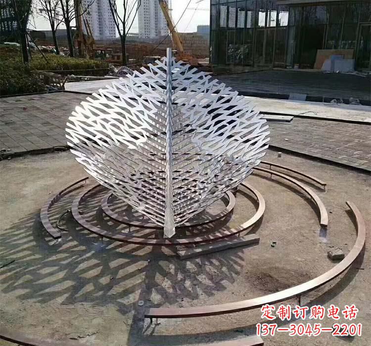 太原不锈钢镂空树叶雕塑——给环境带来美丽