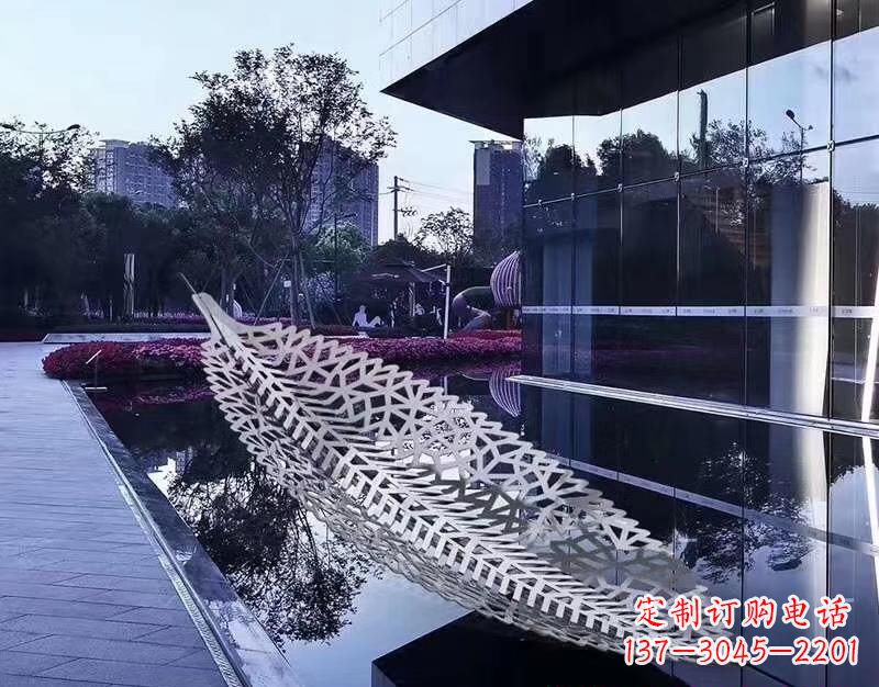太原不锈钢镂空树叶雕塑——精致美观的艺术精品