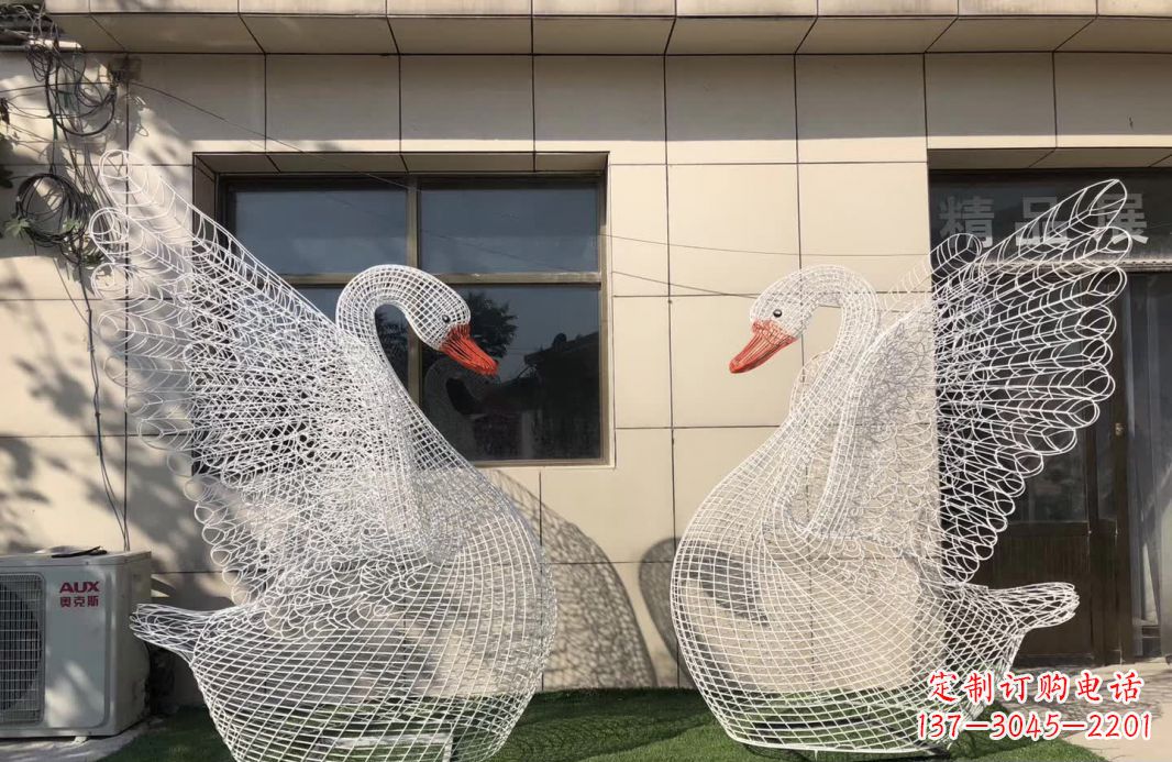 太原不锈钢镂空天鹅雕塑象征着美丽的永恒