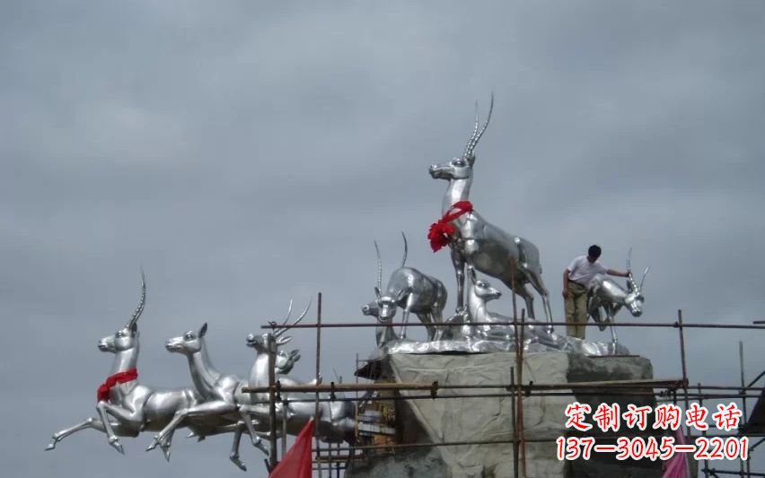 太原不锈钢动物雕塑——美丽宁静的自然之美