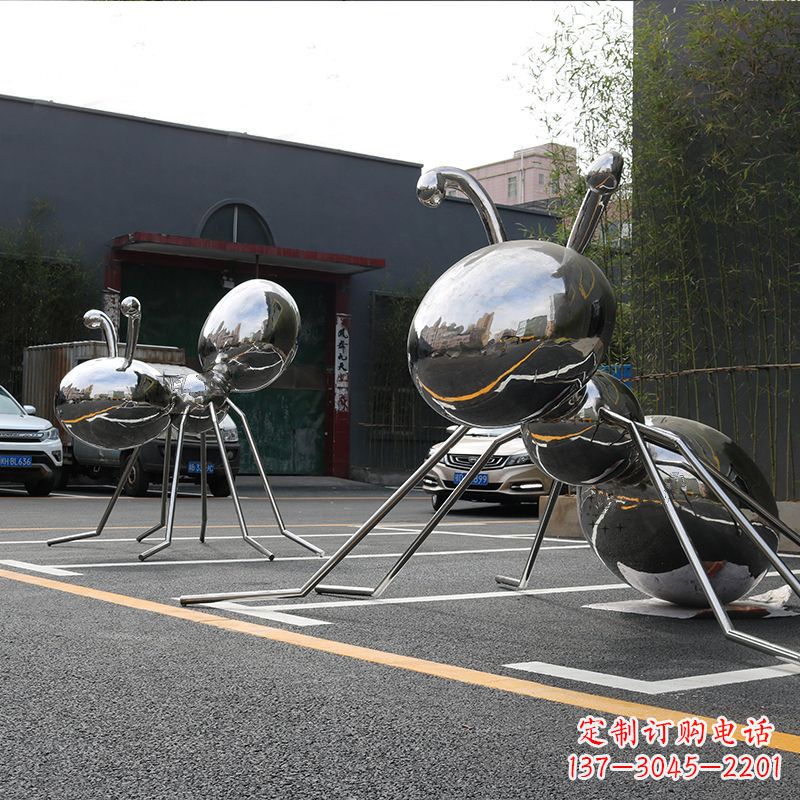 太原蚂蚁雕塑给城市街道带来活力
