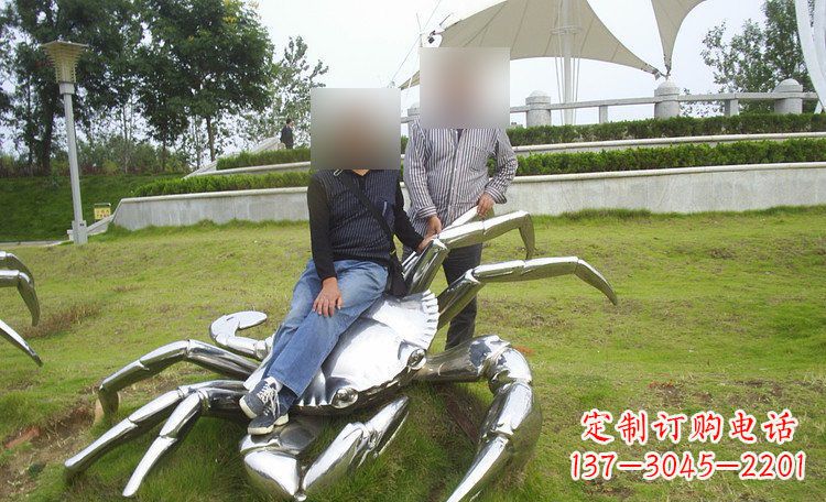 太原不锈钢螃蟹雕塑艺术美化公园环境