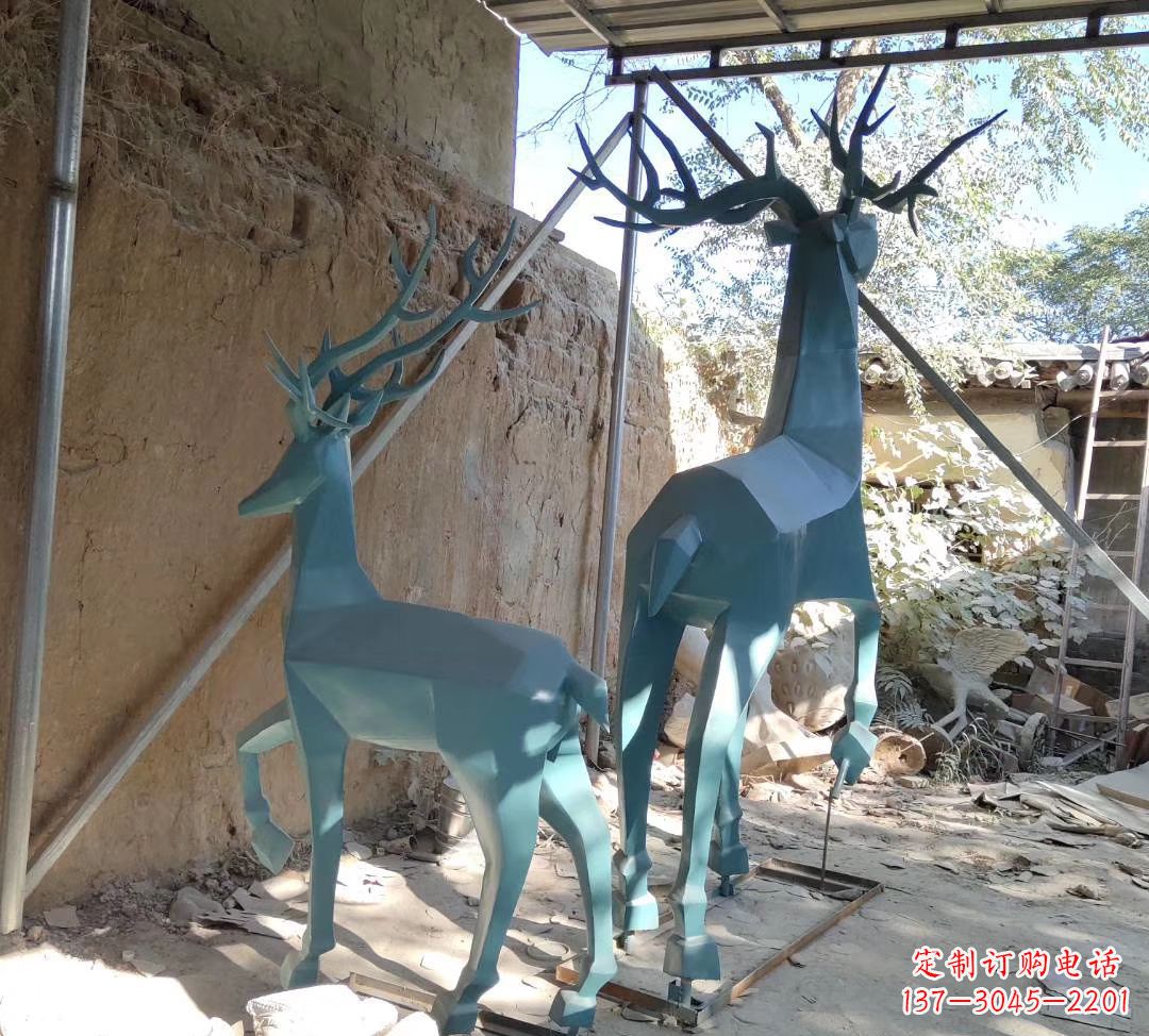 太原不锈钢切面景观鹿雕塑——给景观增添优雅
