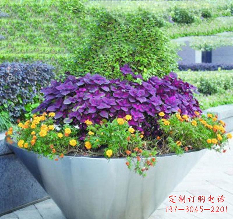 太原不锈钢花盆雕塑艺术之美