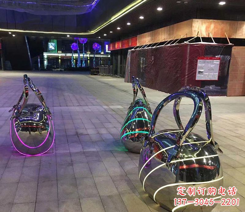 太原不锈钢手提包雕塑精美艺术品