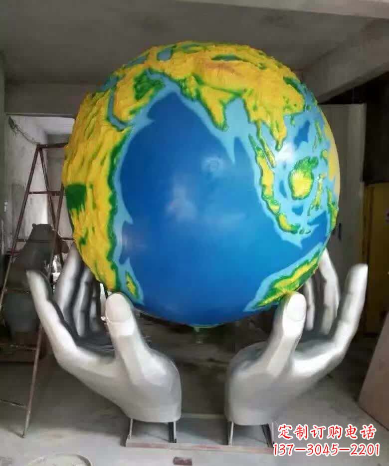 太原不锈钢手托地球雕塑精美的艺术作品