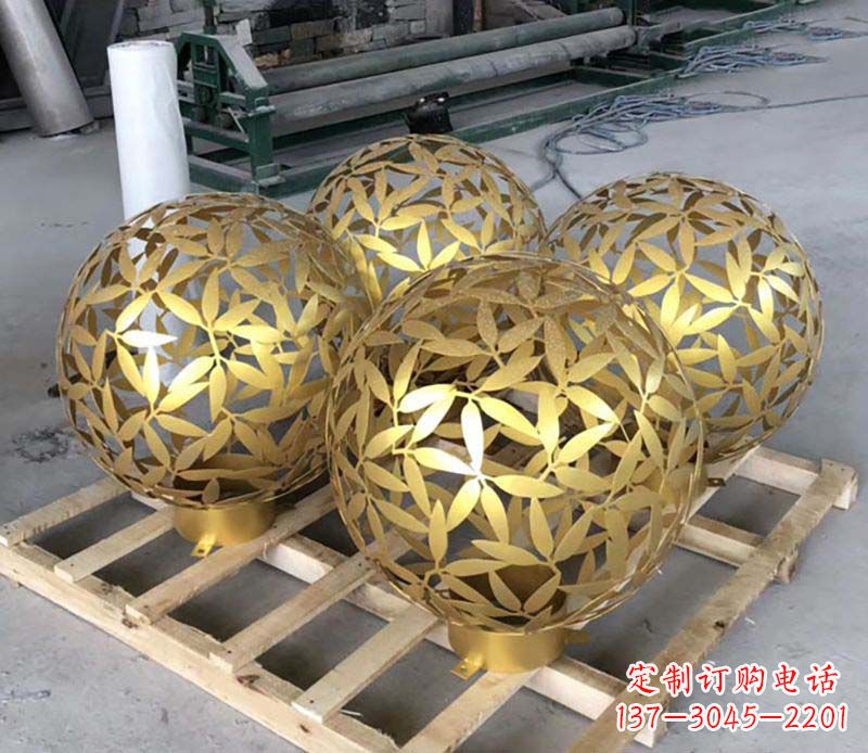 太原不锈钢树叶镂空球的美妙景观