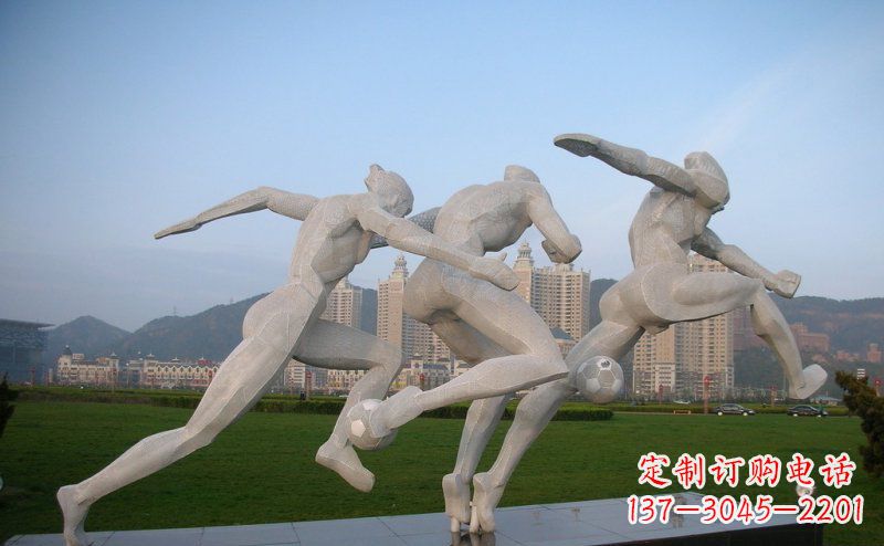 太原足球雕塑给公园景观增色