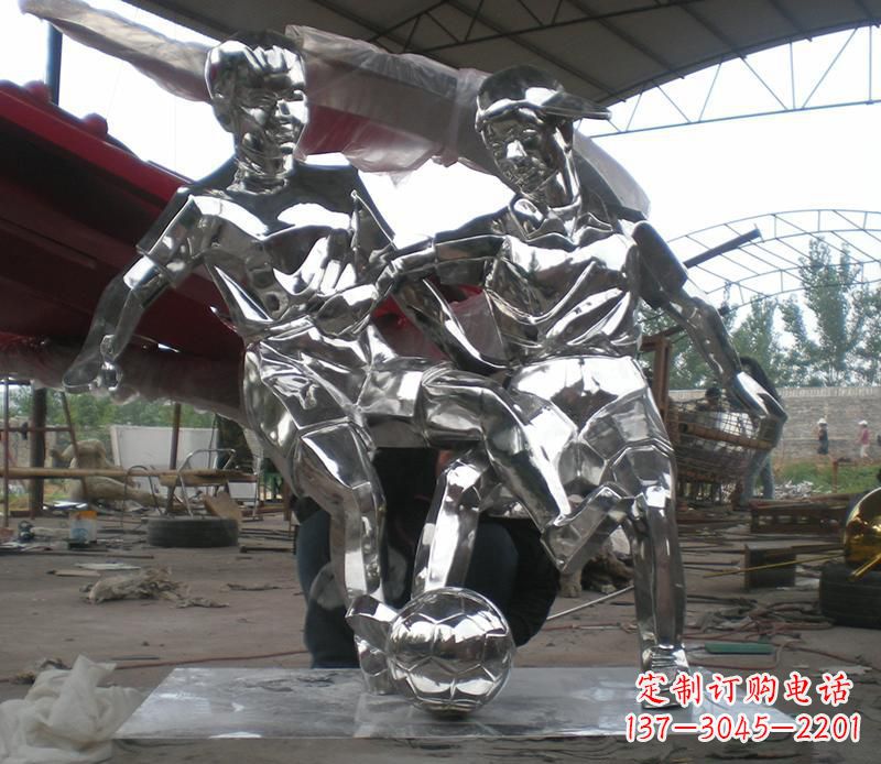 太原展现足球精神的不锈钢雕塑