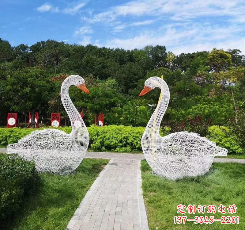 太原不锈钢天鹅雕塑——象征着爱与和平