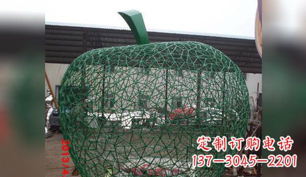 太原不锈钢网制作的苹果雕塑——精致且耐久