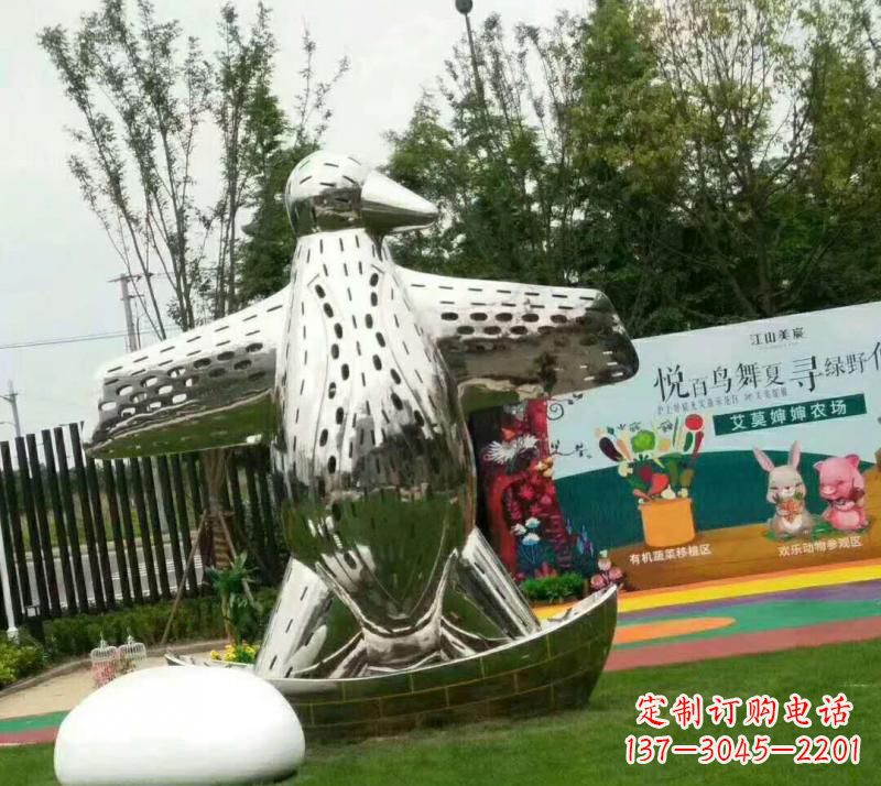 太原不锈钢现代企鹅雕塑
