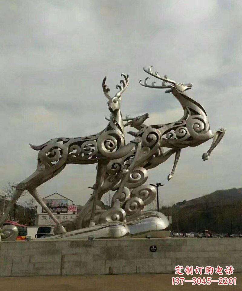 太原梅花鹿雕塑——祥云梅花鹿广场的标志