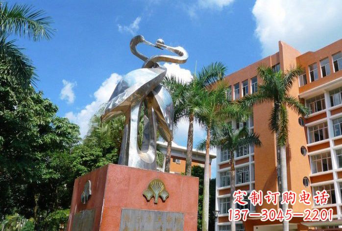 太原不锈钢仙鹤雕塑美丽而神秘