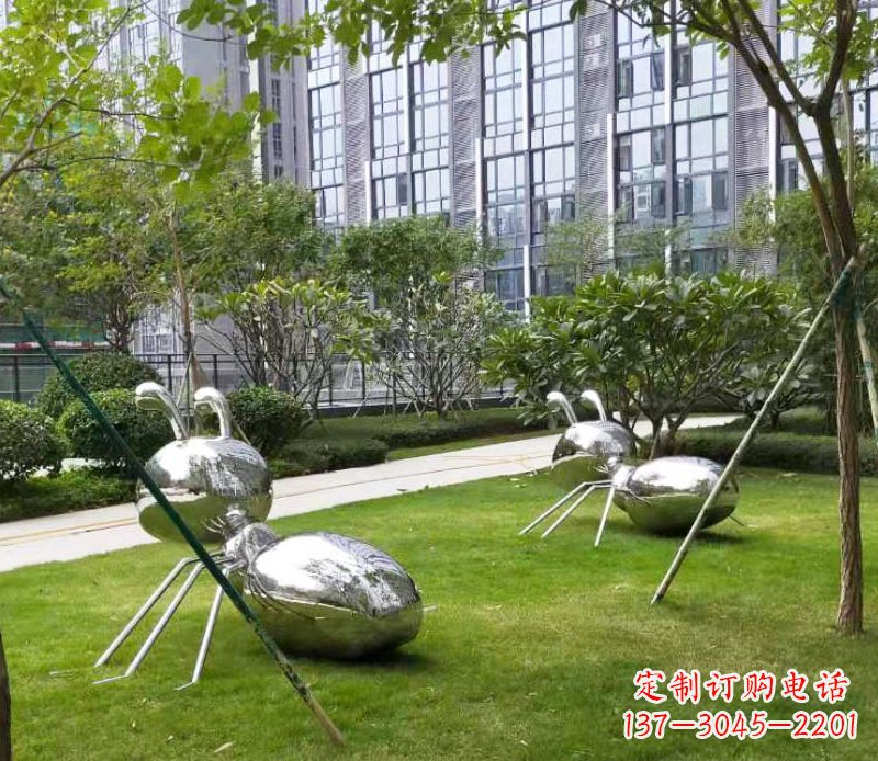 太原不锈钢小区的蚂蚁雕塑