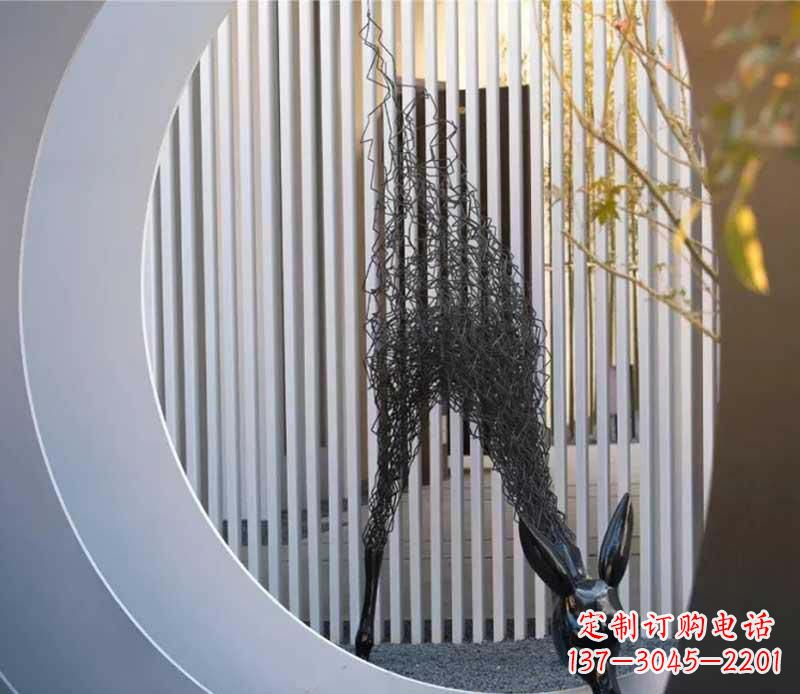 太原不锈钢小区的长颈鹿雕塑