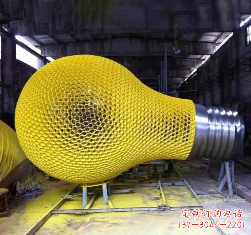 太原不锈钢灯泡雕塑精美而又抢眼