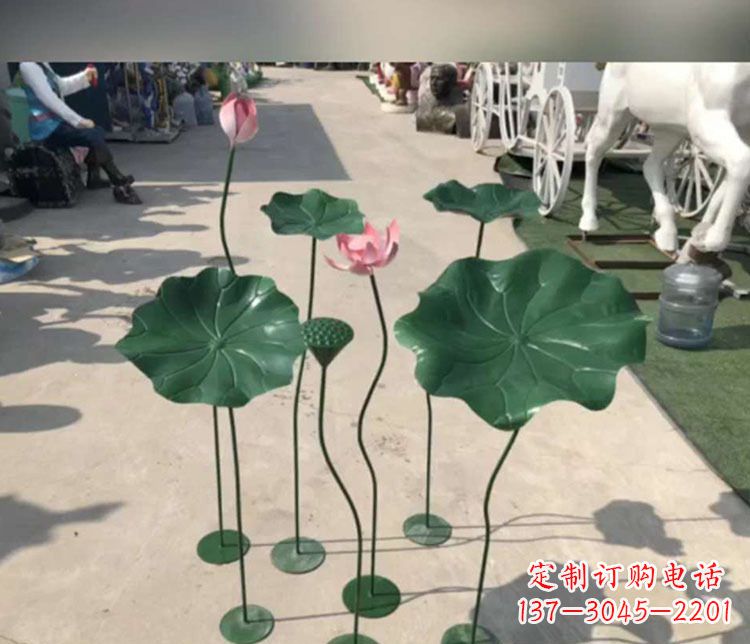 太原不锈钢荷花雕塑象征着美丽的永恒