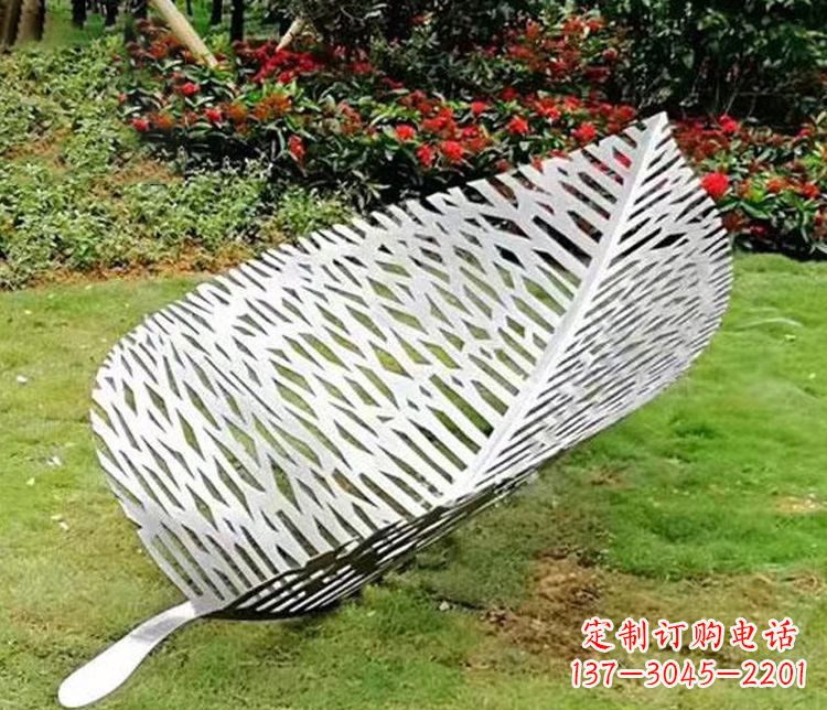 太原不锈钢园林镂空树叶雕塑精美而抽象