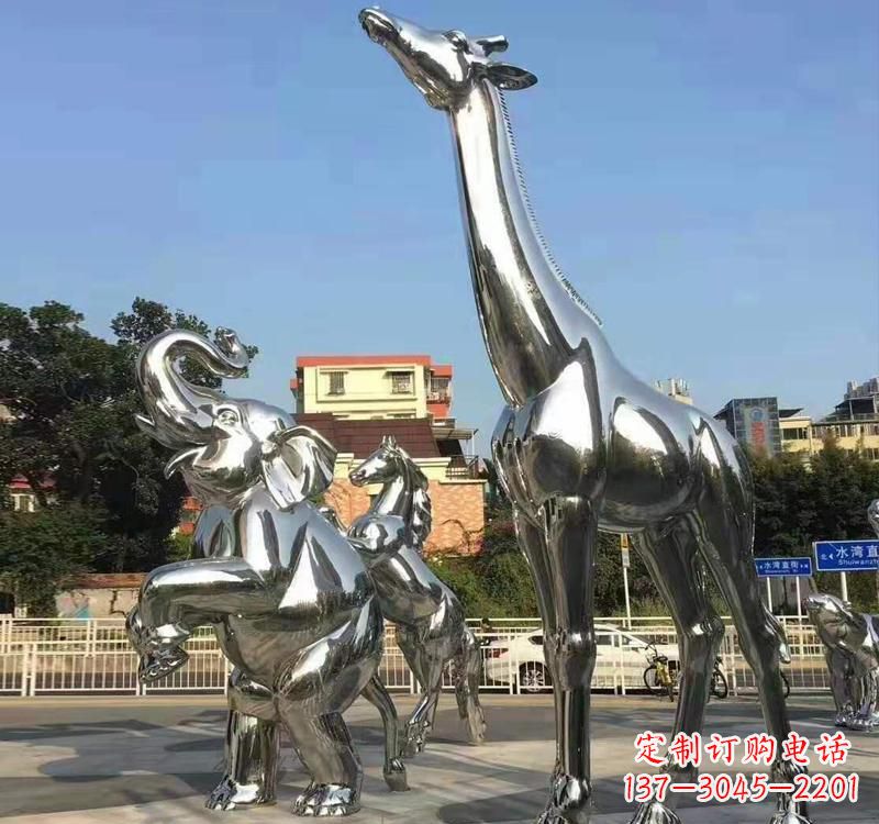 太原长颈鹿雕塑精美而优雅
