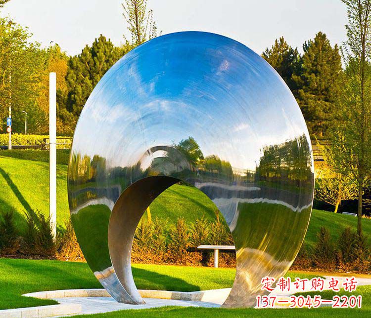 太原环环相扣的圆环雕塑