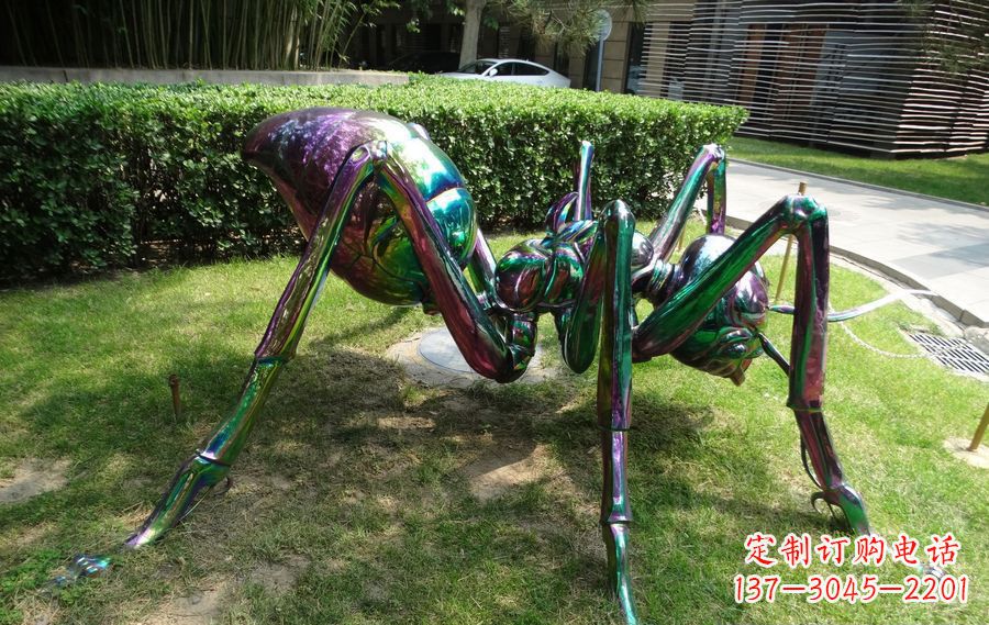 太原蜘蛛侠传递英雄激情的不锈钢雕塑