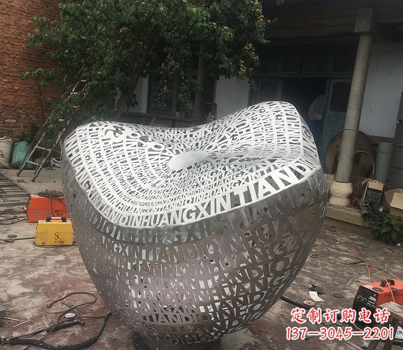 太原不锈钢元宝雕塑精美外形与精美文化