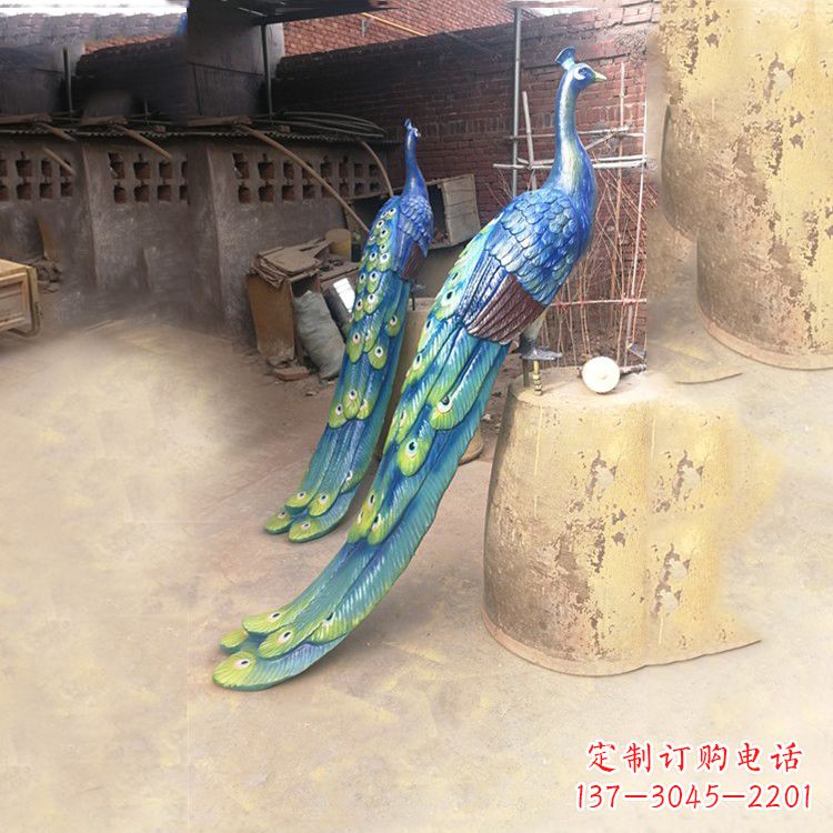 太原彩绘孔雀铜雕塑