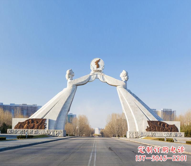 太原城市街道拱门石雕