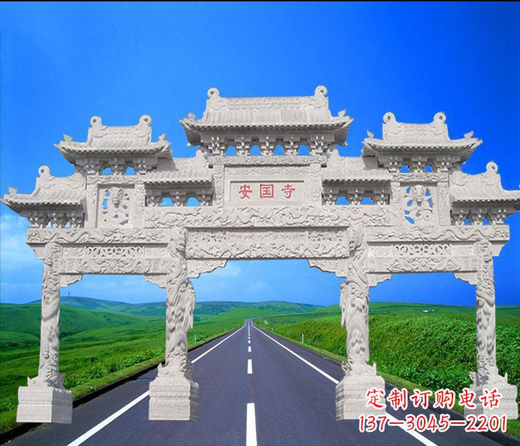 太原城市中的石雕牌坊雕塑