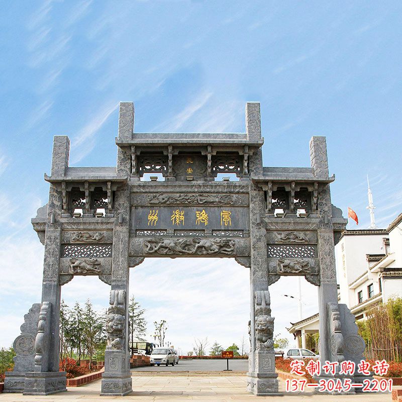 太原城市园林中精美的牌坊雕塑