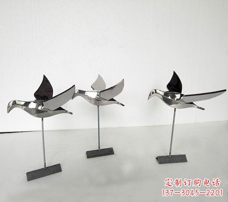 太原抽象的展翅鸽子不锈钢插件公园草坪草丛动物雕塑