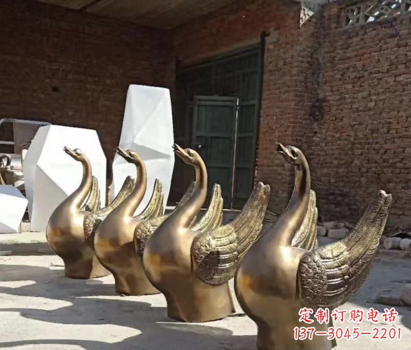 太原抽象广场天鹅铜雕