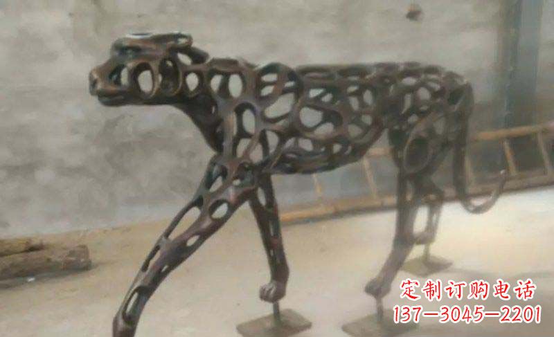 太原珍贵的豹雕塑——金钱豹公园的标志