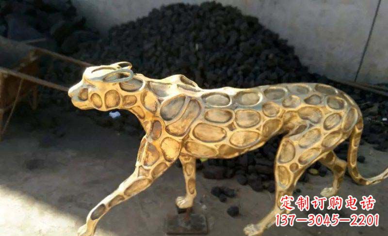 太原雄健的豹雕塑