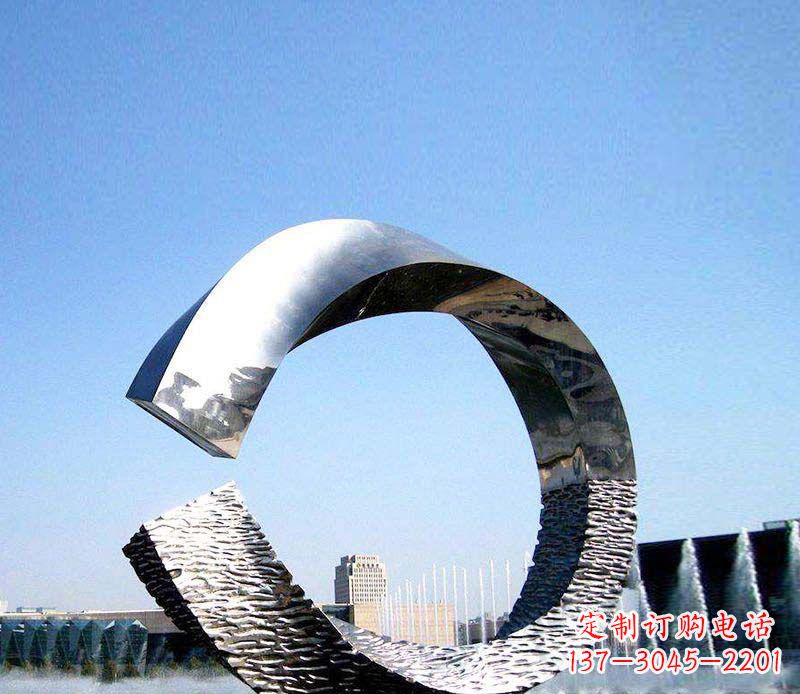 太原抽象镜面不锈钢圆环雕塑